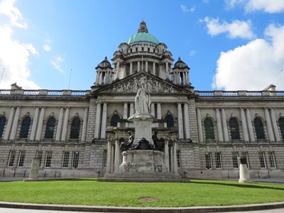 Image of front of Belfast City Hall building